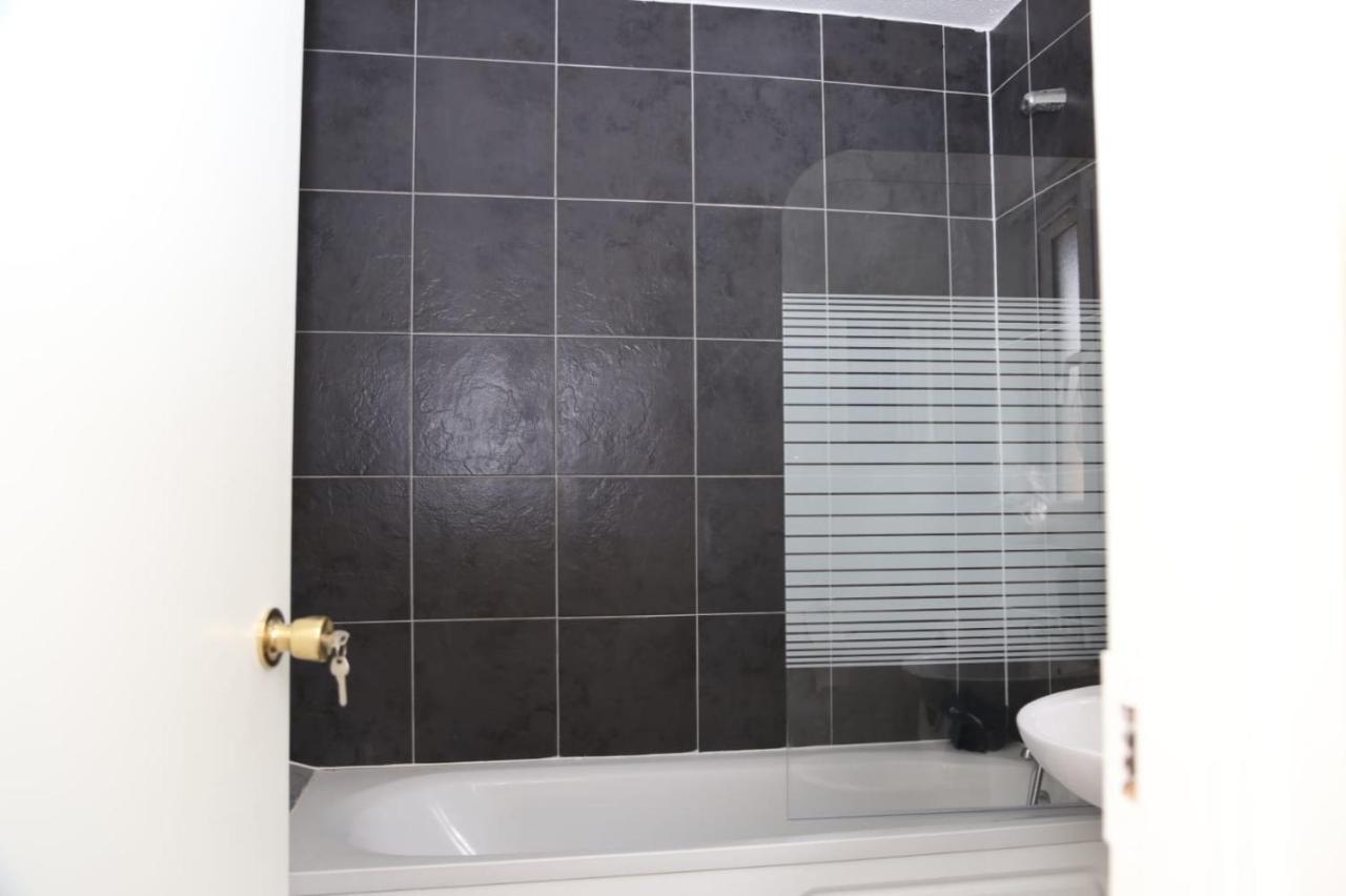 A A Guest Rooms Thamesmead Erith Exteriör bild