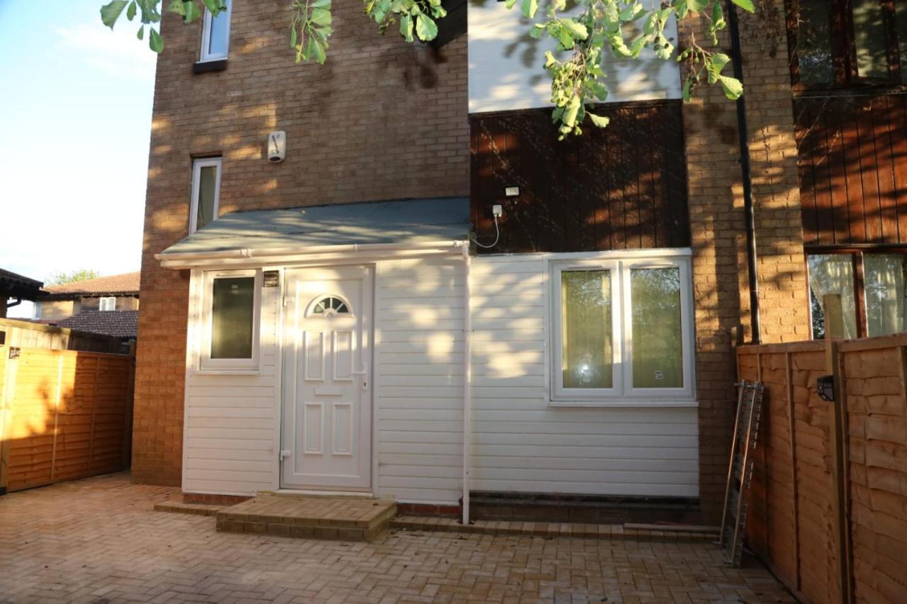 A A Guest Rooms Thamesmead Erith Exteriör bild