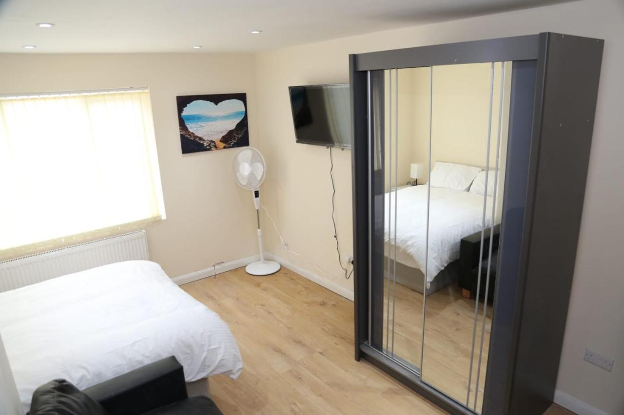 A A Guest Rooms Thamesmead Erith Exteriör bild
