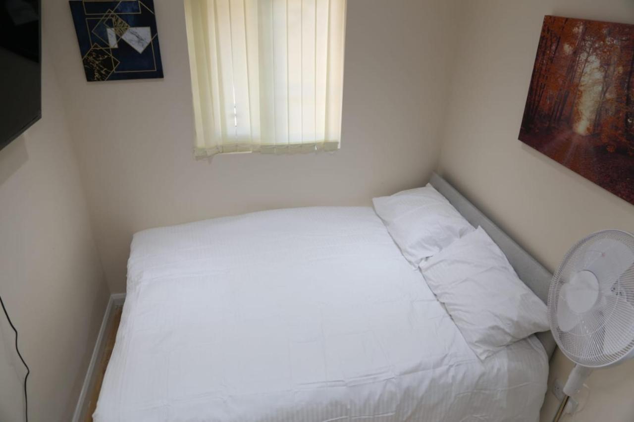 A A Guest Rooms Thamesmead Erith Exteriör bild