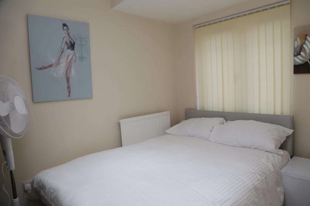 A A Guest Rooms Thamesmead Erith Exteriör bild