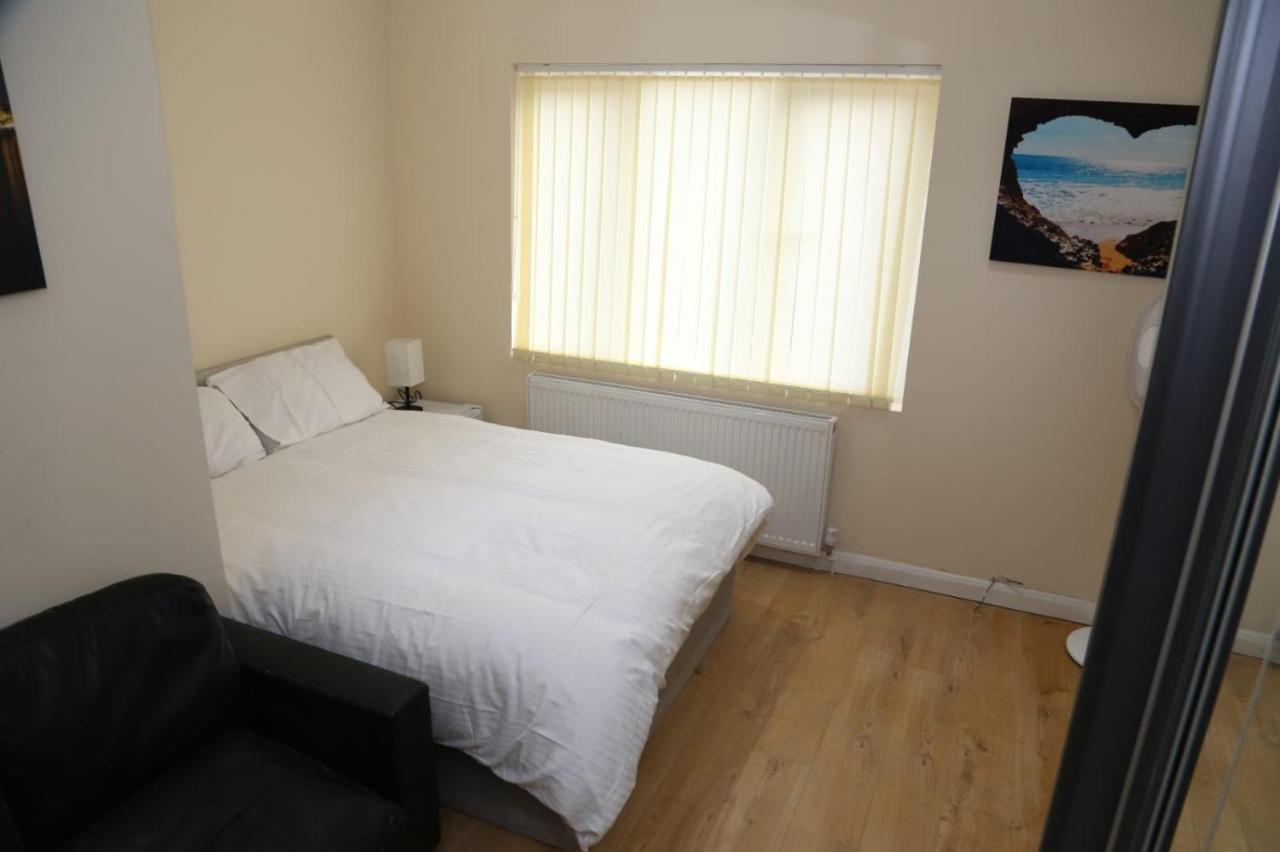 A A Guest Rooms Thamesmead Erith Exteriör bild